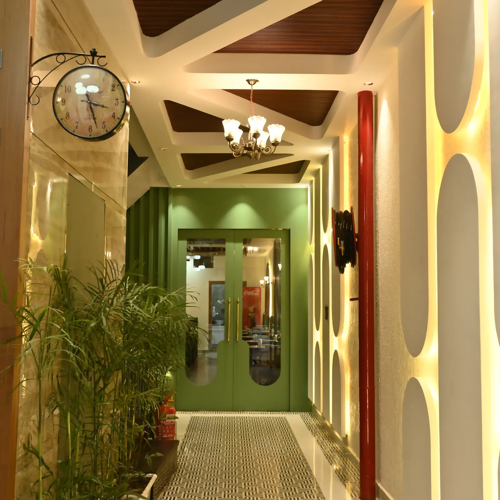 Hotel Homeland Interior, Una HP